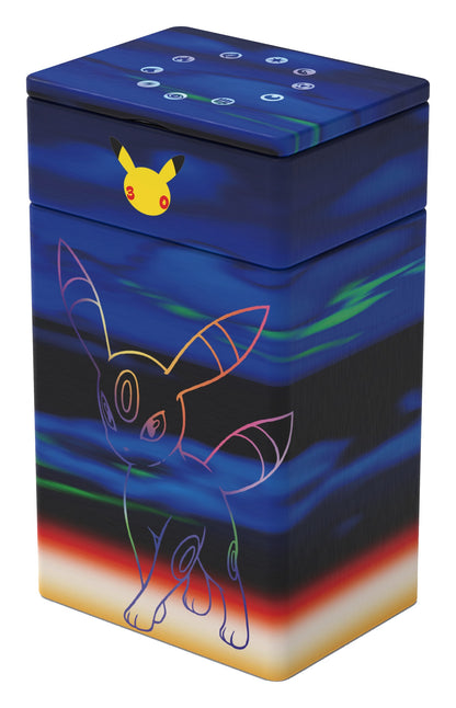 Deck box i metall med Umbreon-motiv i mørke farger og Pikachu-logo på lokket