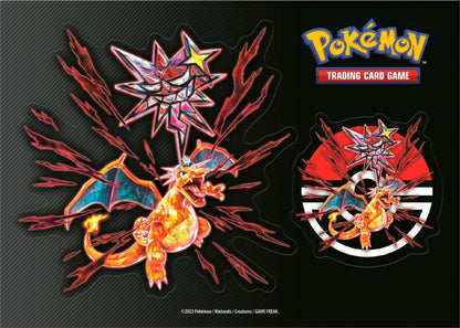 Klistremerkeark med Tera-Charizard og Pokemon-logoen, ett av fire ark i kisten