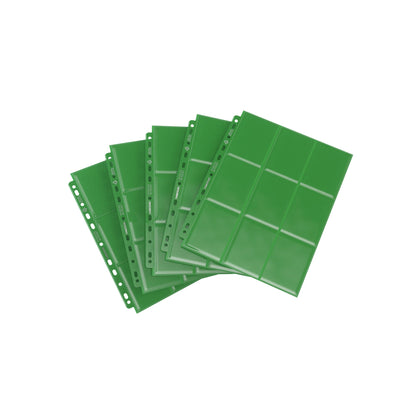 Gamegenic Sideloading 18-Pocket Pages i grønt, flere ark vist vifteformet med 11-hulls rygg