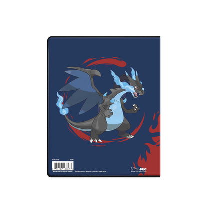 Baksiden av Ultra Pro 4-lommers portfolio med Mega Charizard X på mørkeblå bunnfarge