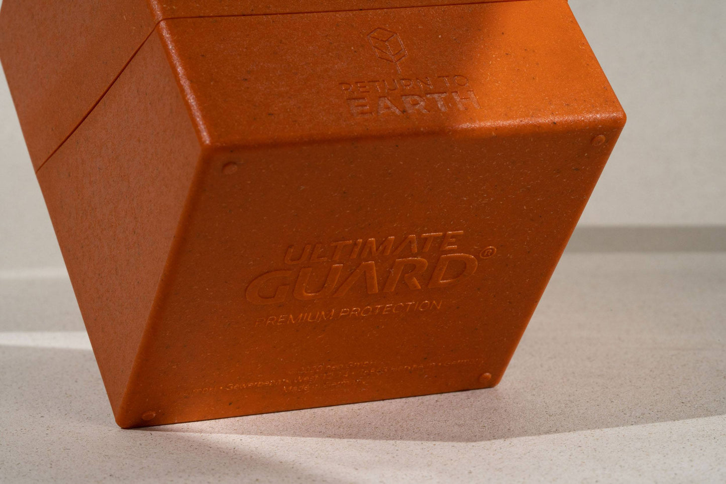 Ultimate Guard Return to Earth Boulder 100+