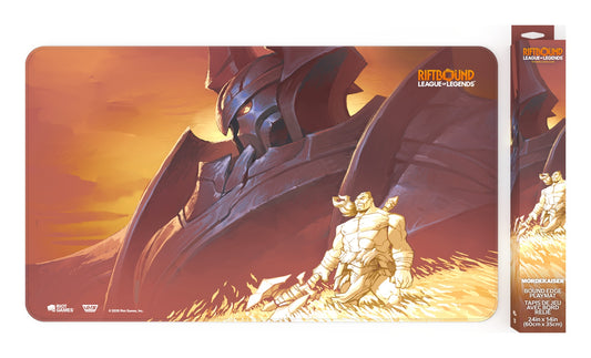 Playmat med Mordekaiser i mørk rustning og en gylden figur i ørkenen, ved siden av esken