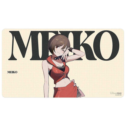 Hatsune Miku Retro Soundscapes spillematte: Meiko i rød topp og rødt skjørt foran store bokstaver MEIKO på kremhvit bakgrunn