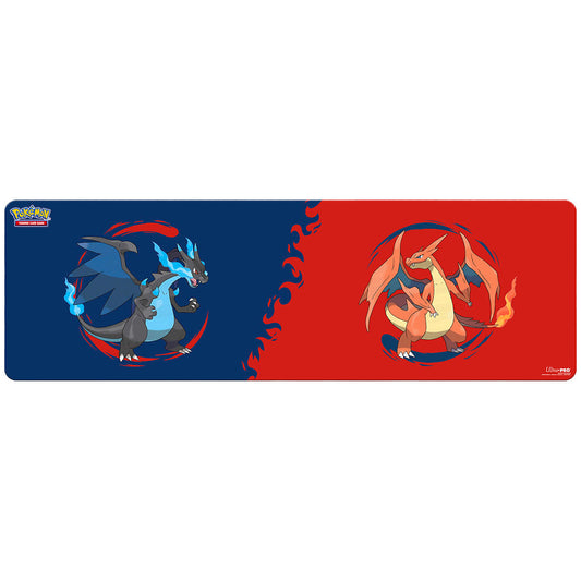 8ft spillematte sett ovenfra, Mega Charizard X på blått til venstre og Mega Charizard Y på rødt til høyre