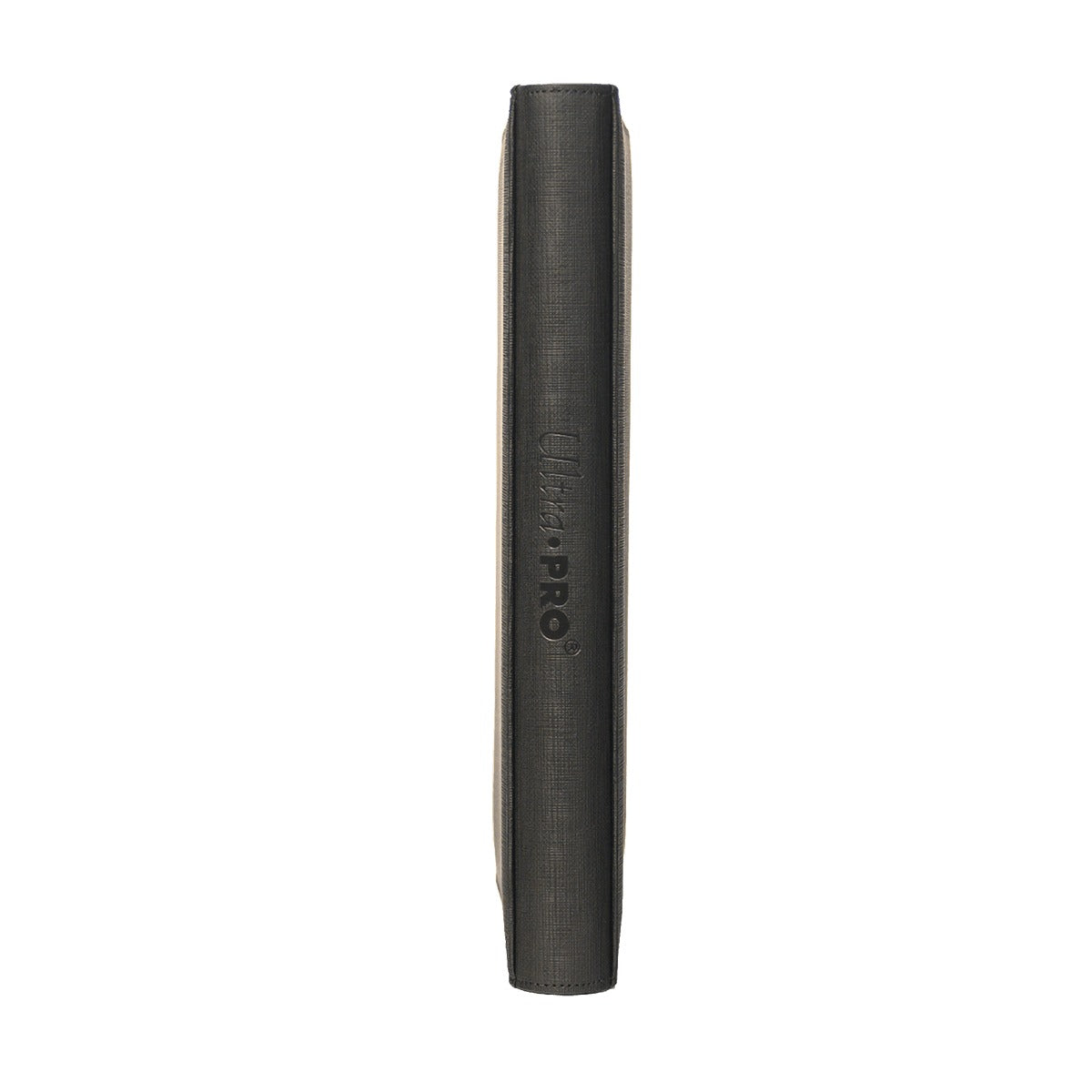 Binderen sett fra ryggen med Ultra Pro-logo